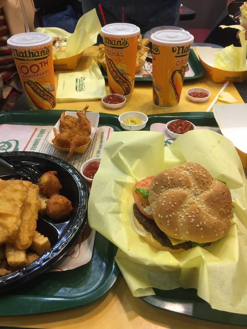 Nathans Famous | restaurant | 1086 The Arches Cir, Deer Park, NY 11729, USA | 6316676900 OR +1 631-667-6900