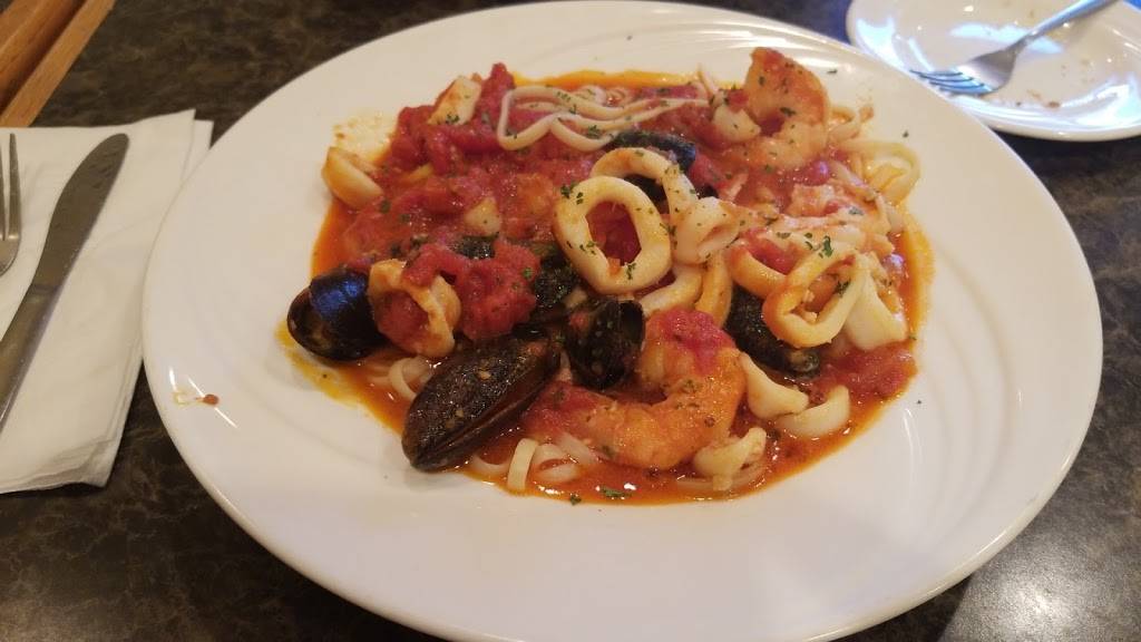 Loveys Pizzeria & Ristorante | restaurant | 211 Boulevard, Hasbrouck Heights, NJ 07604, USA | 2012881606 OR +1 201-288-1606