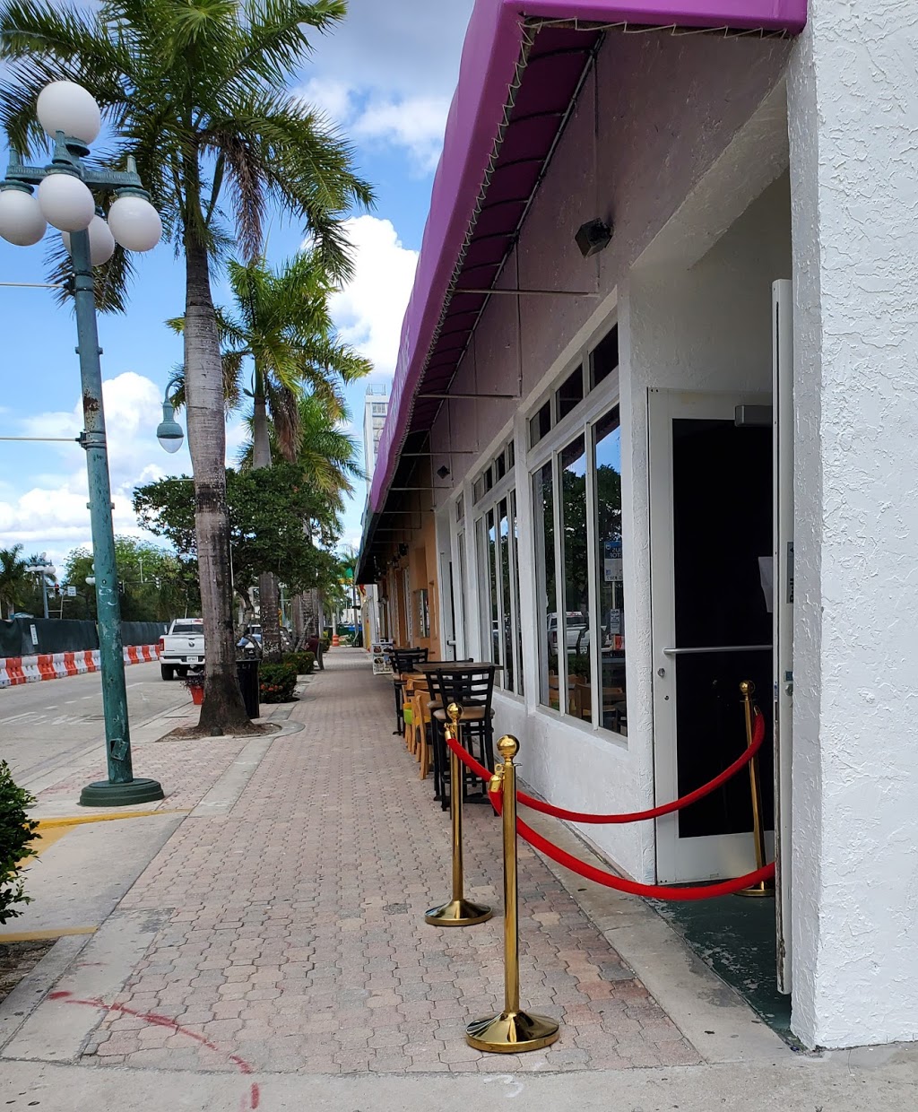 Labios Kitchen & Lounge | restaurant | 1848 Harrison St, Hollywood, FL 33020, USA | 9545891475 OR +1 954-589-1475