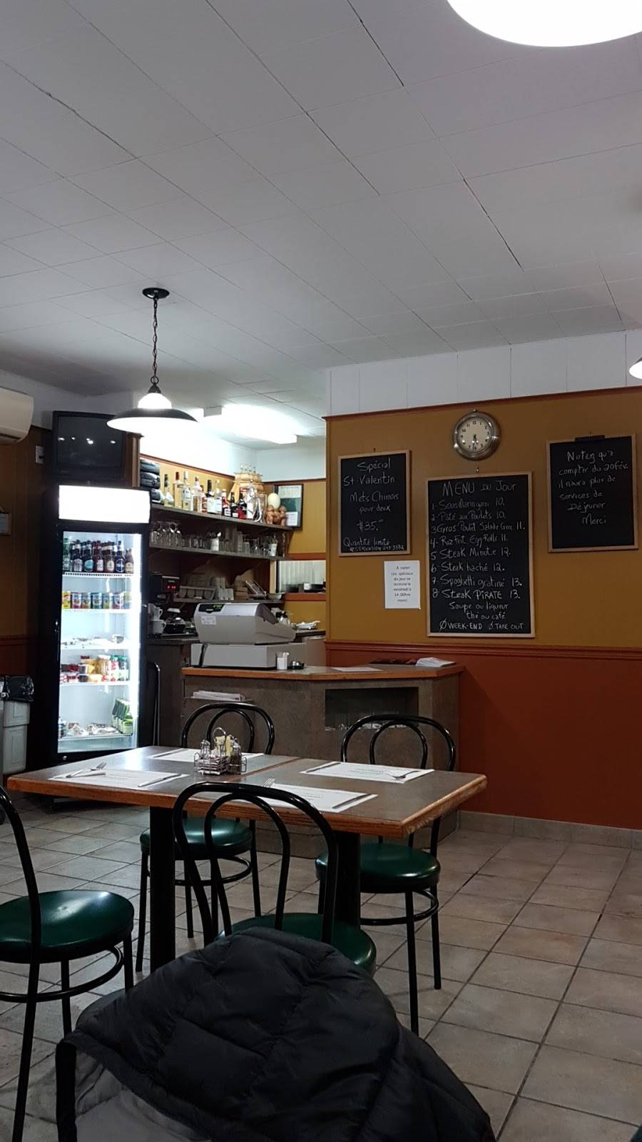 Restaurant Chez Garfield Enr | restaurant | 679 Rue Principale, Sainte-Brigide-dIberville, QC J0J 1X0, Canada | 4502933372 OR +1 450-293-3372