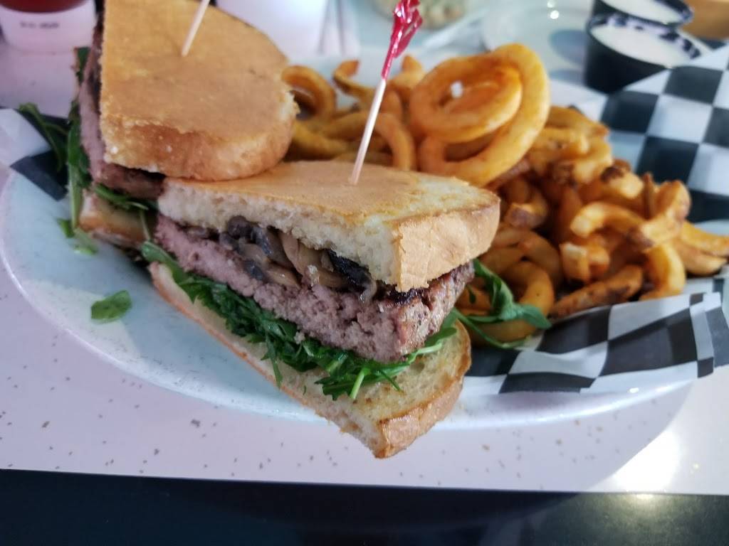 Friscos Carhops Diner | restaurant | 18065 Gale Ave, City of Industry, CA 91748, USA | 6269133663 OR +1 626-913-3663