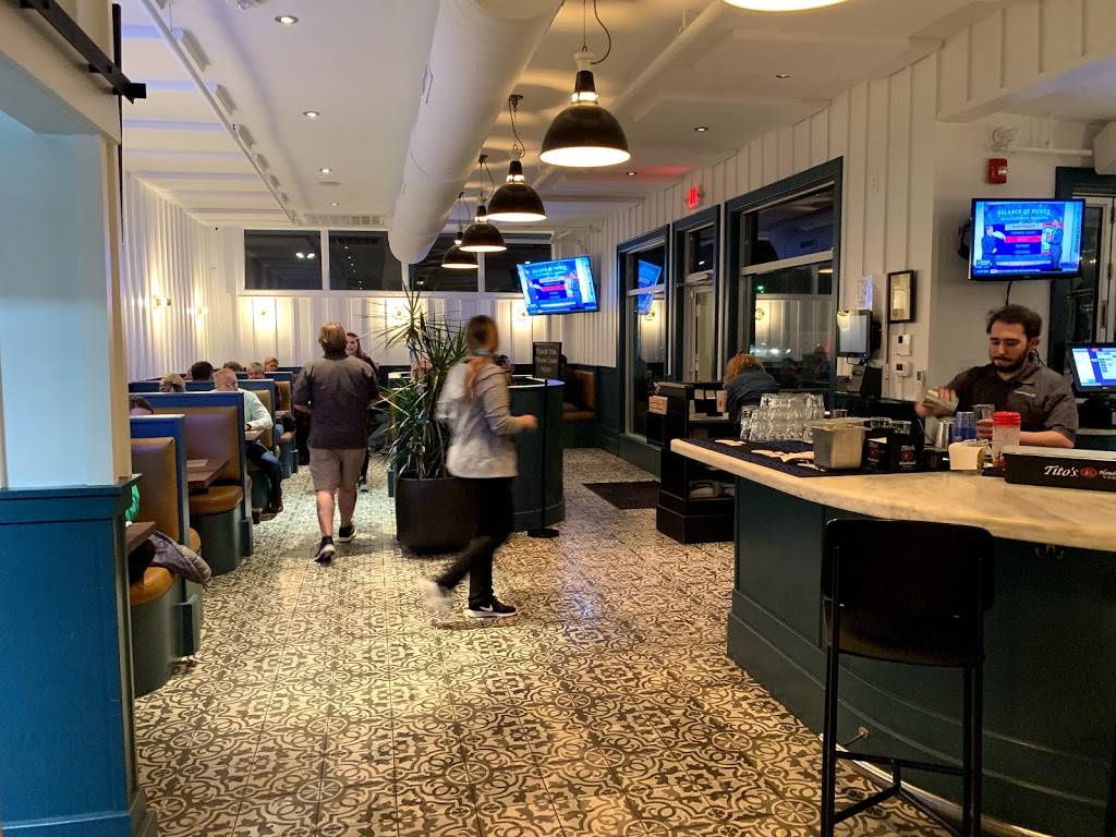 Cantina 76 | restaurant | 819 Coleman Blvd, Mt Pleasant, SC 29464, USA | 8433887717 OR +1 843-388-7717