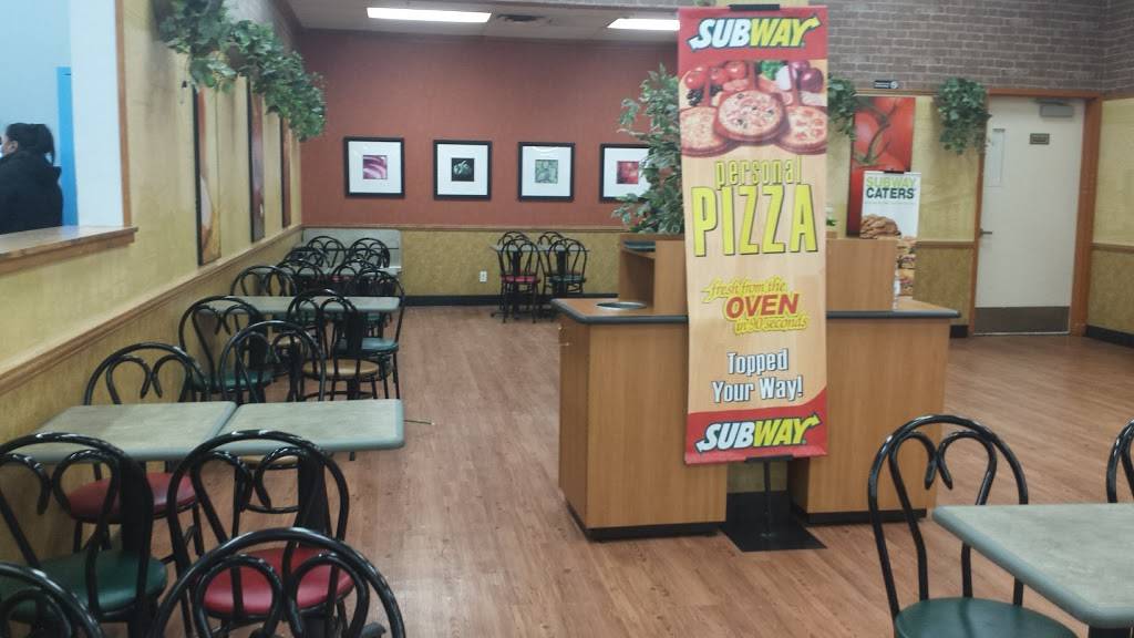 Subway Restaurants | restaurant | 2465 Hempstead Tpke E, East Meadow, NY 11554, USA | 5165793237 OR +1 516-579-3237