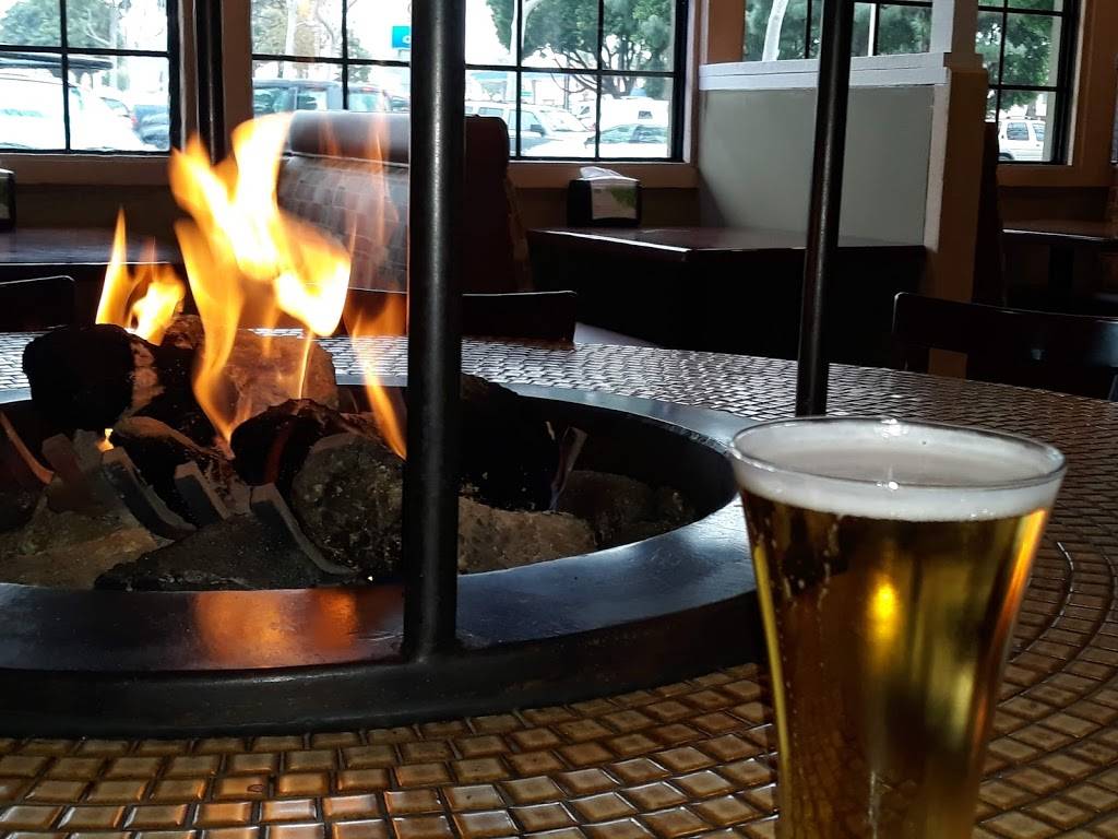 Round Table Pizza | meal delivery | 403 E Arrow Hwy, Glendora, CA 91740, USA | 6269638576 OR +1 626-963-8576