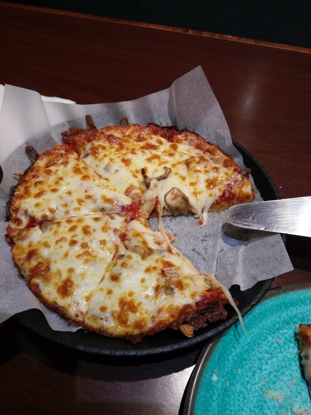 Ginos Pizza-Spaghetti The Original | restaurant | 449 W Dussel Dr, Maumee, OH 43537, USA | 4198974466 OR +1 419-897-4466