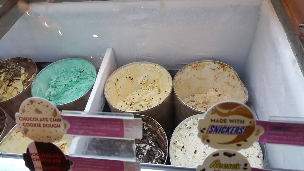 Dunkin | cafe | 2307 James L Redman Pkwy, Plant City, FL 33563, USA | 8136591300 OR +1 813-659-1300