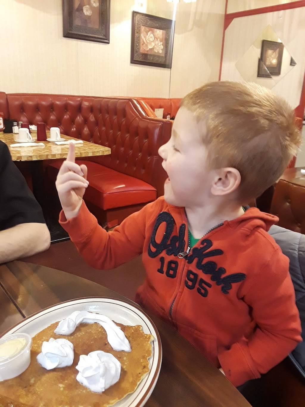 Two Eagles | restaurant | 18 E Main St, Freeport, IL 61032, USA | 8152334556 OR +1 815-233-4556