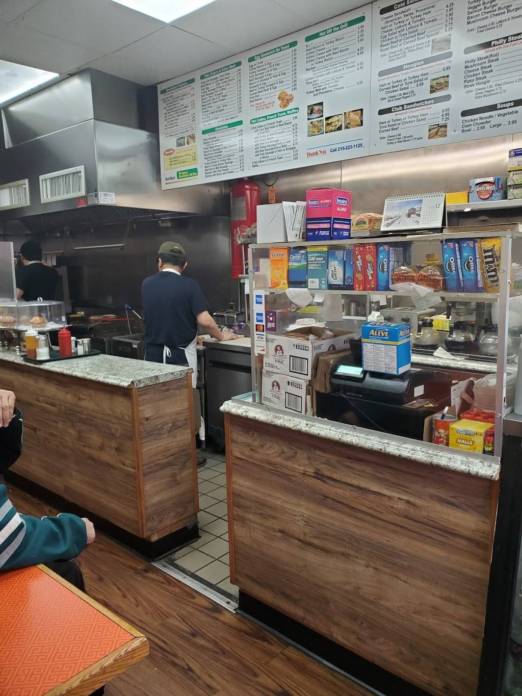 Dogs house (Best sunny diner) | restaurant | 2560 Germantown Ave, Philadelphia, PA 19133, USA | 2152231125 OR +1 215-223-1125