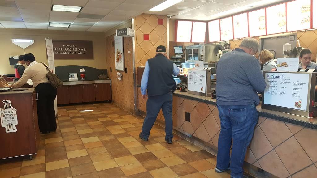 Chick-fil-A | restaurant | 326 W Magnolia Ave, Auburn, AL 36832, USA | 3348267630 OR +1 334-826-7630