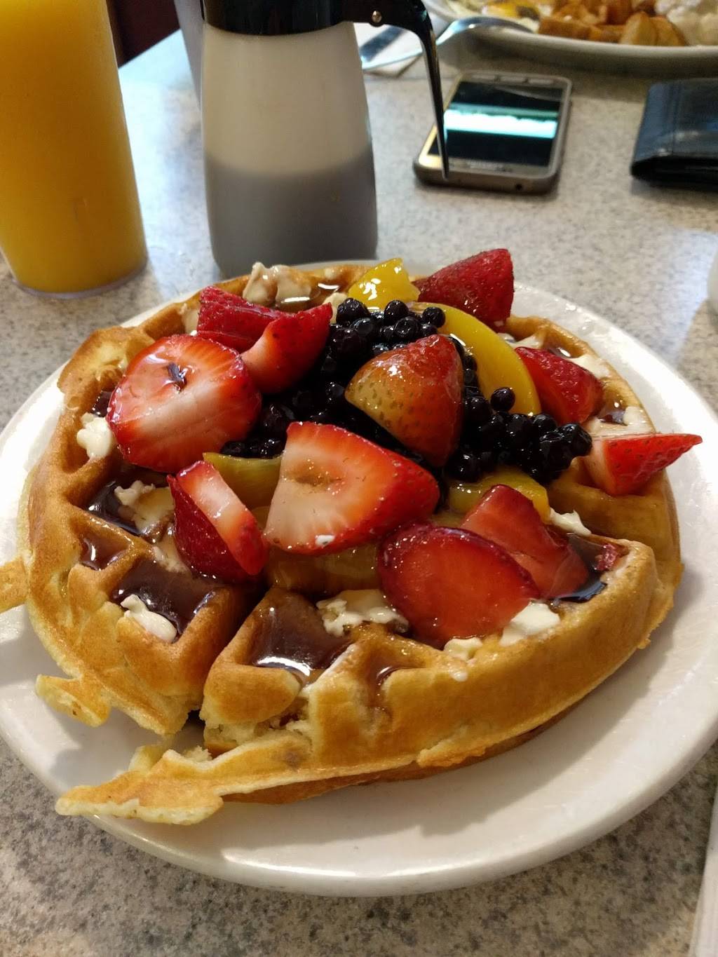 Paulis Bakery & Restaurant | restaurant | 275 E Main St, Tilton, NH 03276, USA | 6032867081 OR +1 603-286-7081