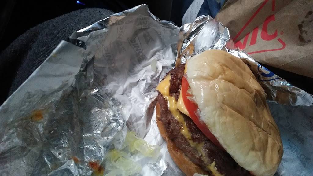 Sonic Drive-In | restaurant | 1751 16th Ave, Silvis, IL 61282, USA | 3097961464 OR +1 309-796-1464