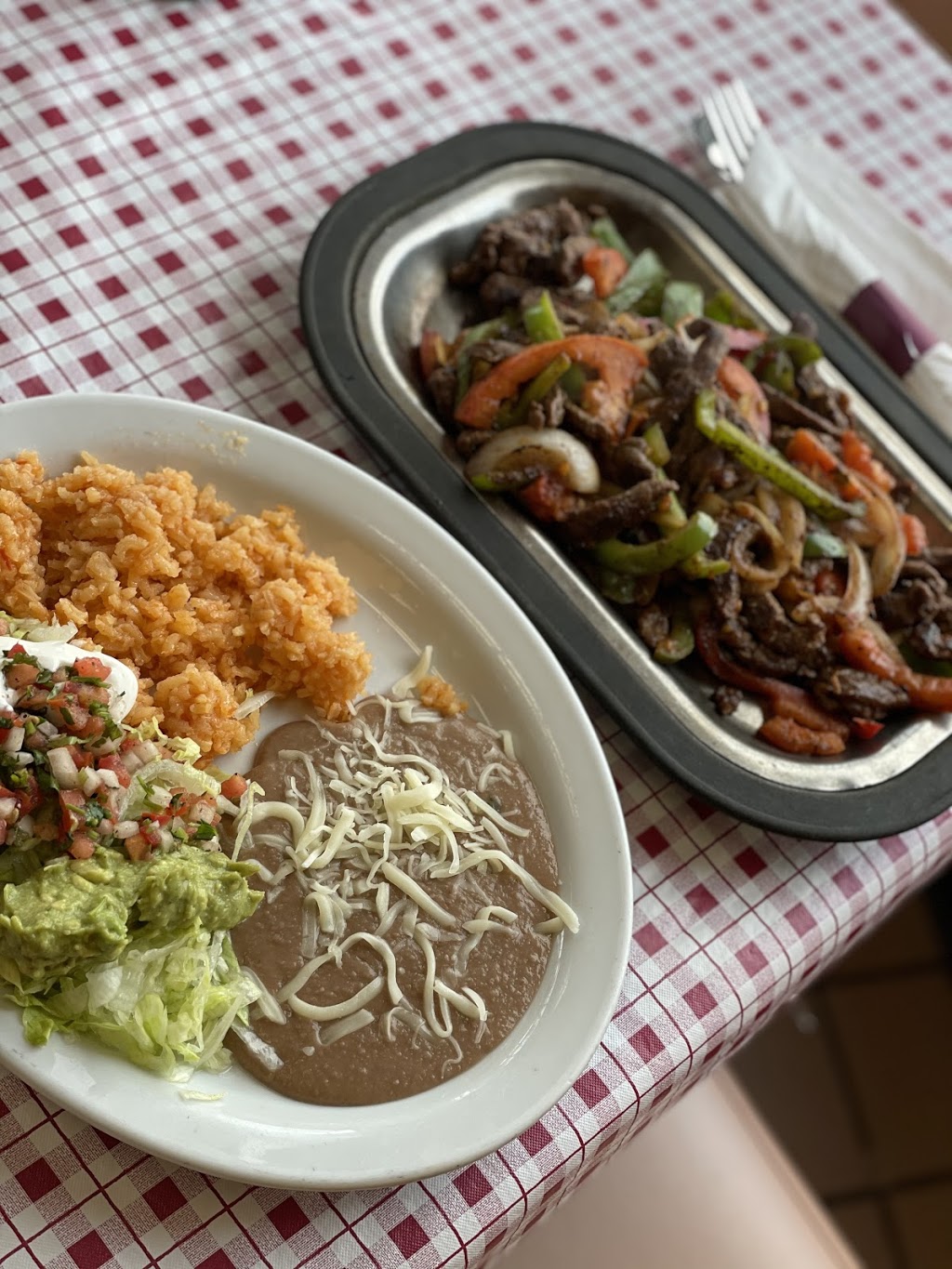 2 Amigos Taqueria | restaurant | 2180 E Main St, Reedsburg, WI 53959, USA | 6087688750 OR +1 608-768-8750