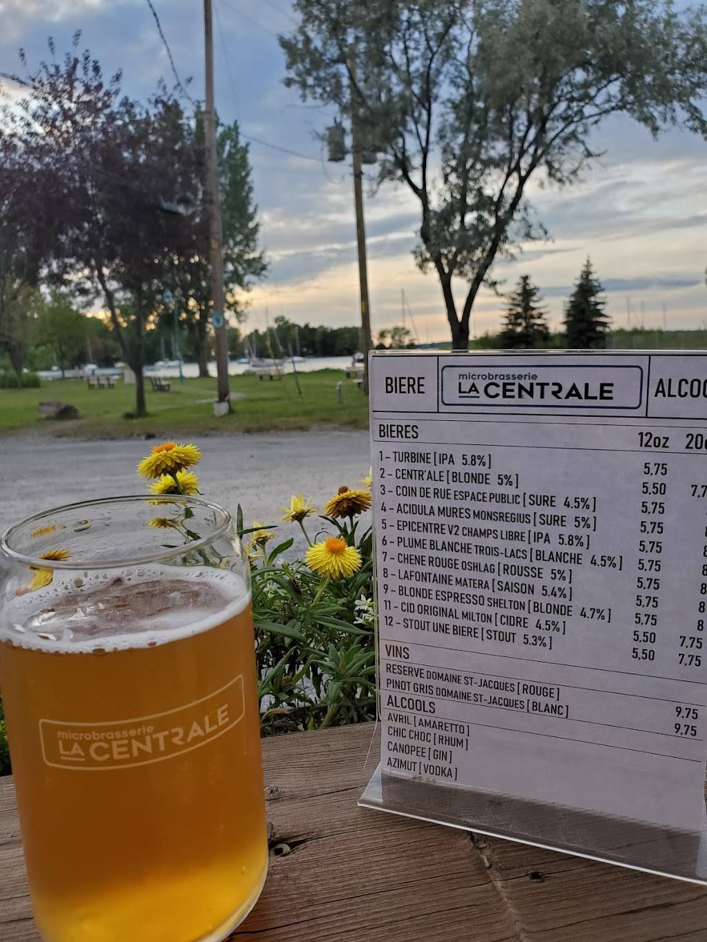 Microbrasserie La Centrale | restaurant | 2 Rue Richardson, Beauharnois, QC J6N 2T1, Canada | 4503950953 OR +1 450-395-0953