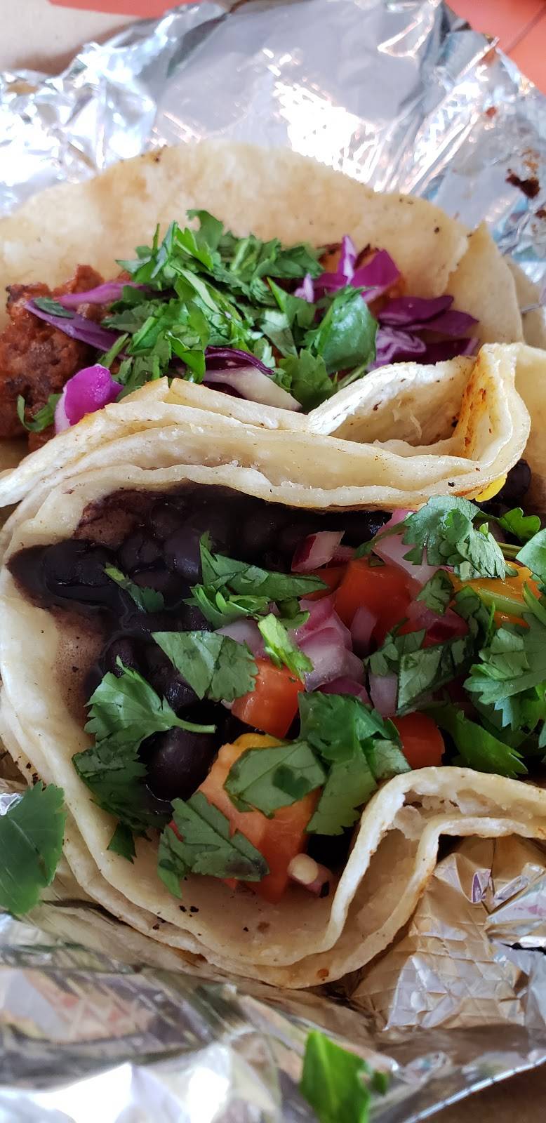 Dos Locos Tacos | restaurant | 10337 Joseph Campau Ave, Hamtramck, MI 48212, USA | 3138726838 OR +1 313-872-6838