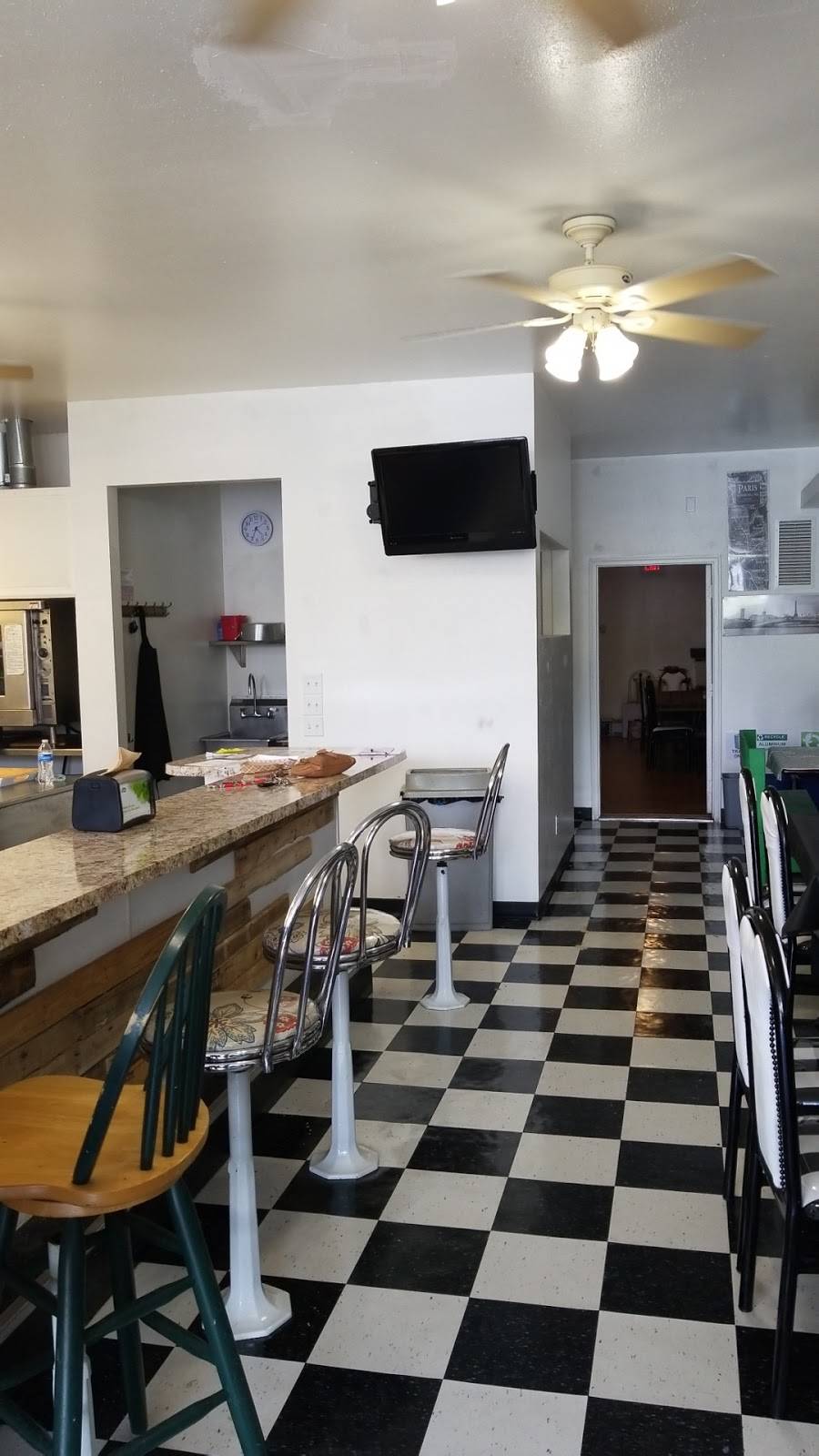 The Filling Fork | restaurant | 102 SW Suwannee Ave, Branford, FL 32008, USA | 3869356200 OR +1 386-935-6200