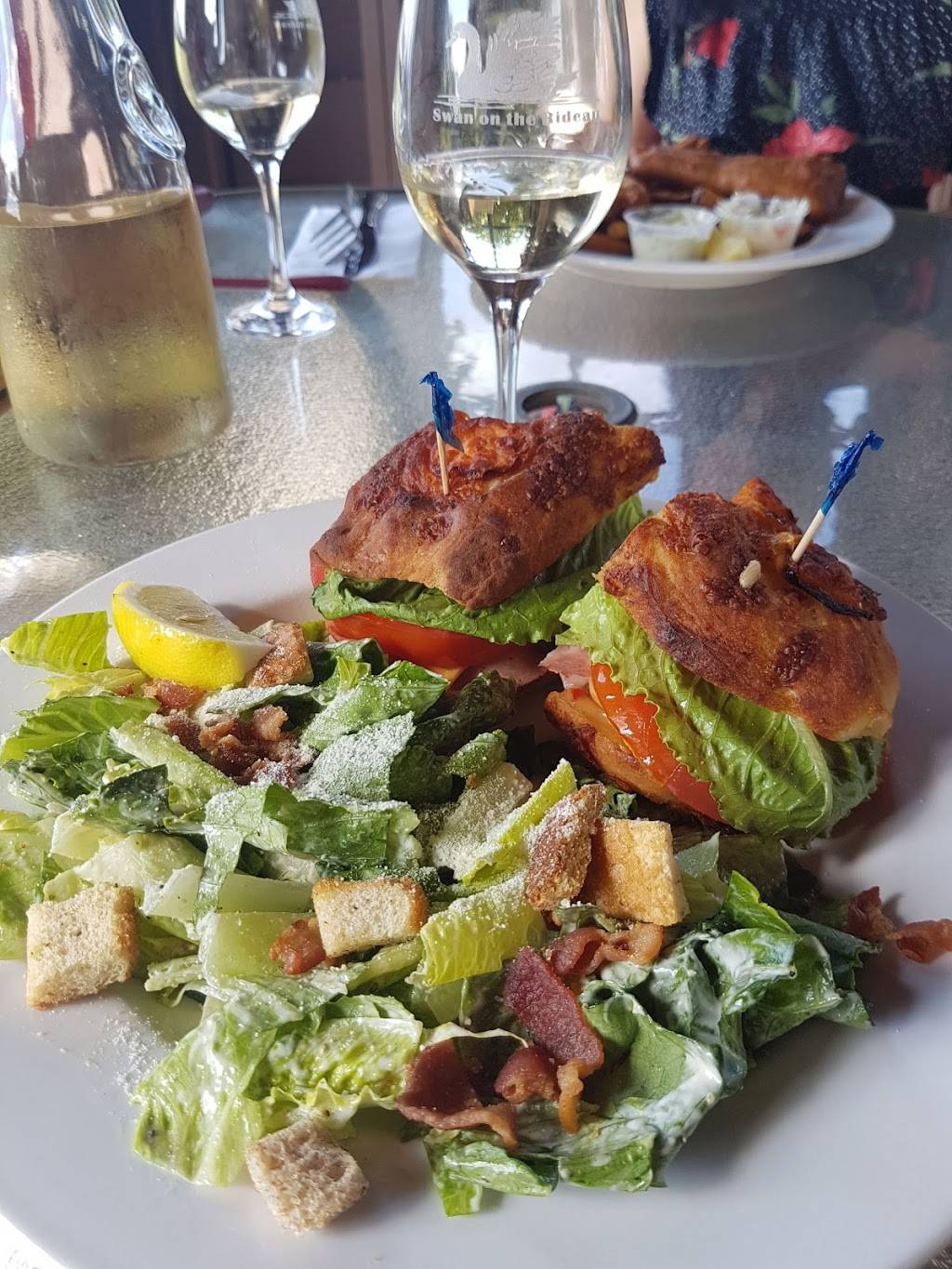 Swan on the Rideau | restaurant | 2730 River Rd, Manotick, ON K4M 1B4, Canada | 6136924550 OR +1 613-692-4550