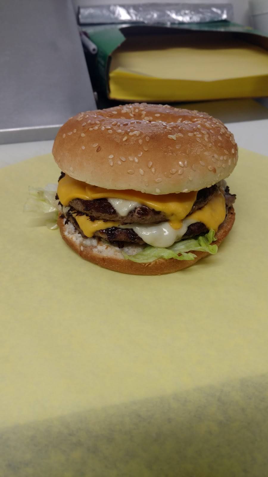 Shoestring Burgers and Beer | restaurant | 5032 Garden Valley Rd, Garden Valley, CA 95633, USA | 5303332400 OR +1 530-333-2400