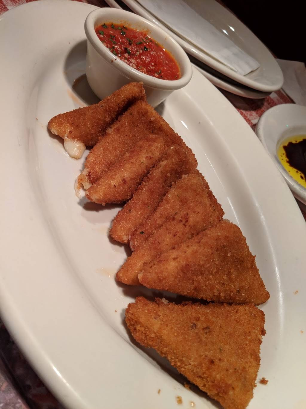 Buca di Beppo Italian Restaurant | restaurant | 505 W Foothill Blvd, Claremont, CA 91711, USA | 9093993287 OR +1 909-399-3287