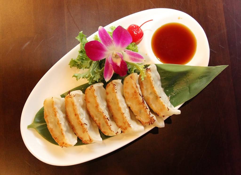 Umi Sushi | restaurant | 7558 Pearl Rd, Middleburg Heights, OH 44130, USA | 4402342888 OR +1 440-234-2888