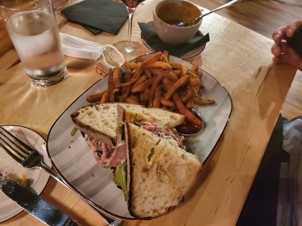 Iron Duck Restaurant | restaurant | 2525 Velp Ave, Green Bay, WI 54303, USA | 9204349511 OR +1 920-434-9511