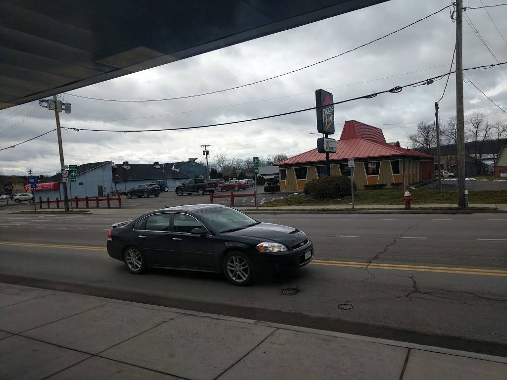 Pizza Hut | meal takeaway | 104 Liberty St, Penn Yan, NY 14527, USA | 3155364563 OR +1 315-536-4563