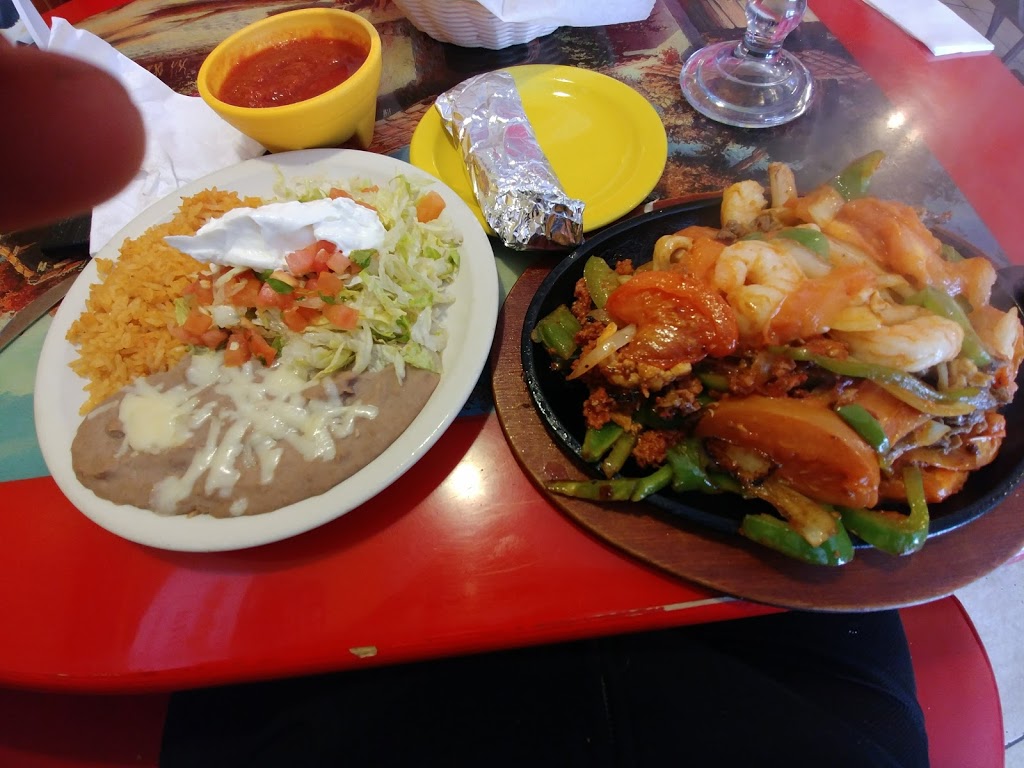 La Fiesta Charra | restaurant | 3079 Floyd Blvd, Sioux City, IA 51104, USA | 7122391005 OR +1 712-239-1005