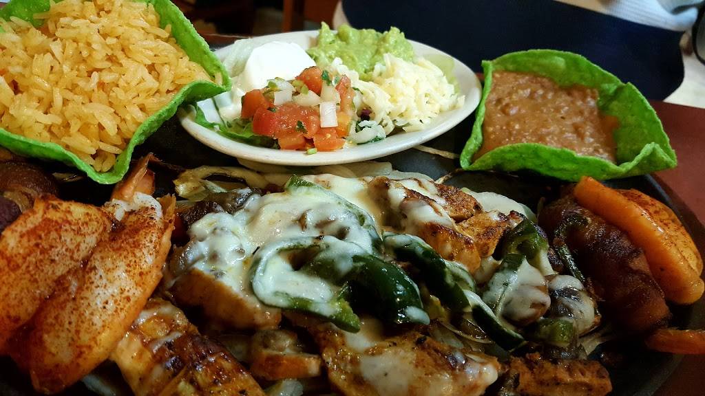 Los Pericos | restaurant | 508 S Danville St, Willis, TX 77378, USA | 9368900519 OR +1 936-890-0519