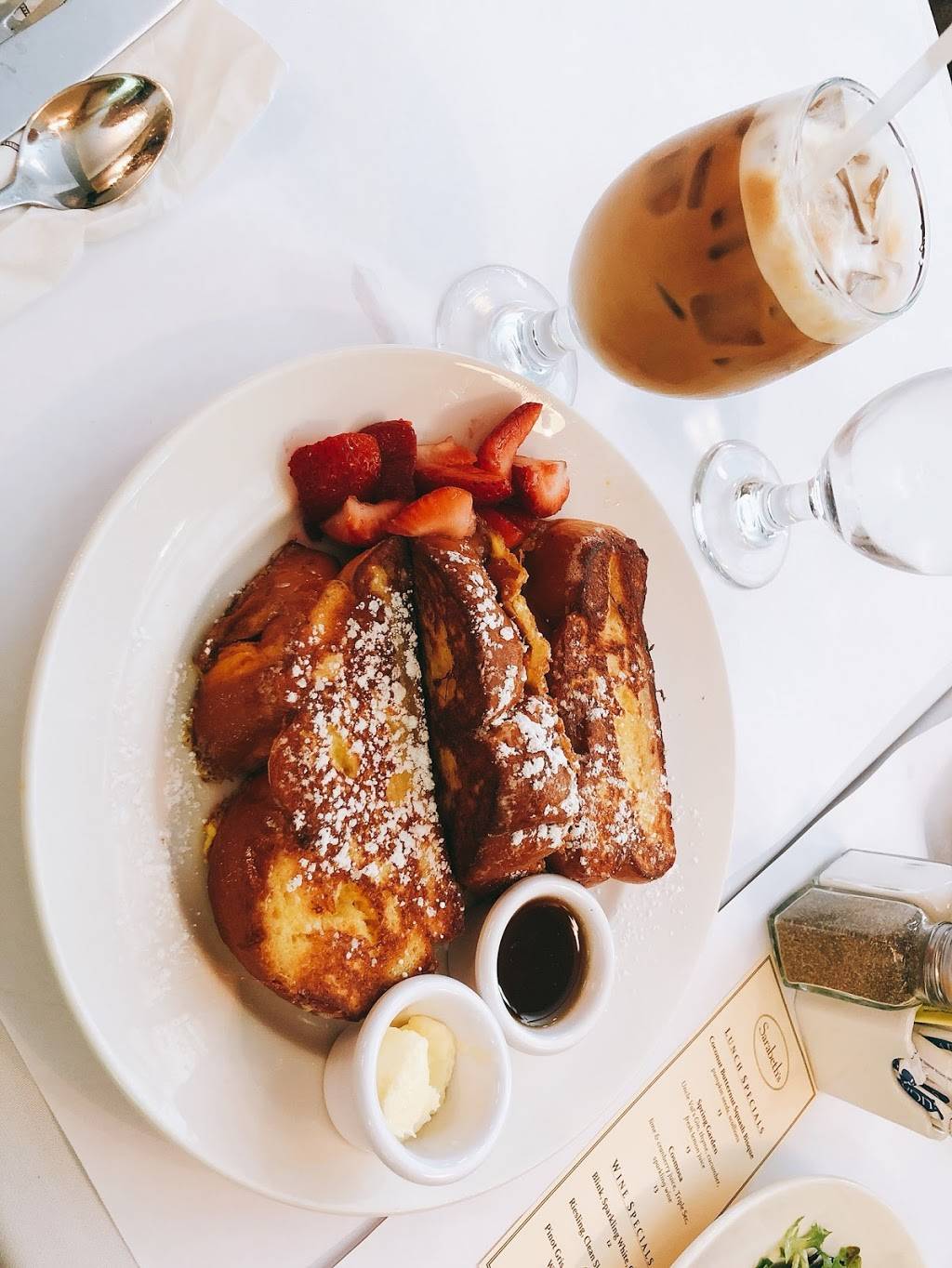 Sarabeths Central Park South | restaurant | 40 Central Park S, New York, NY 10021, USA | 2128265959 OR +1 212-826-5959