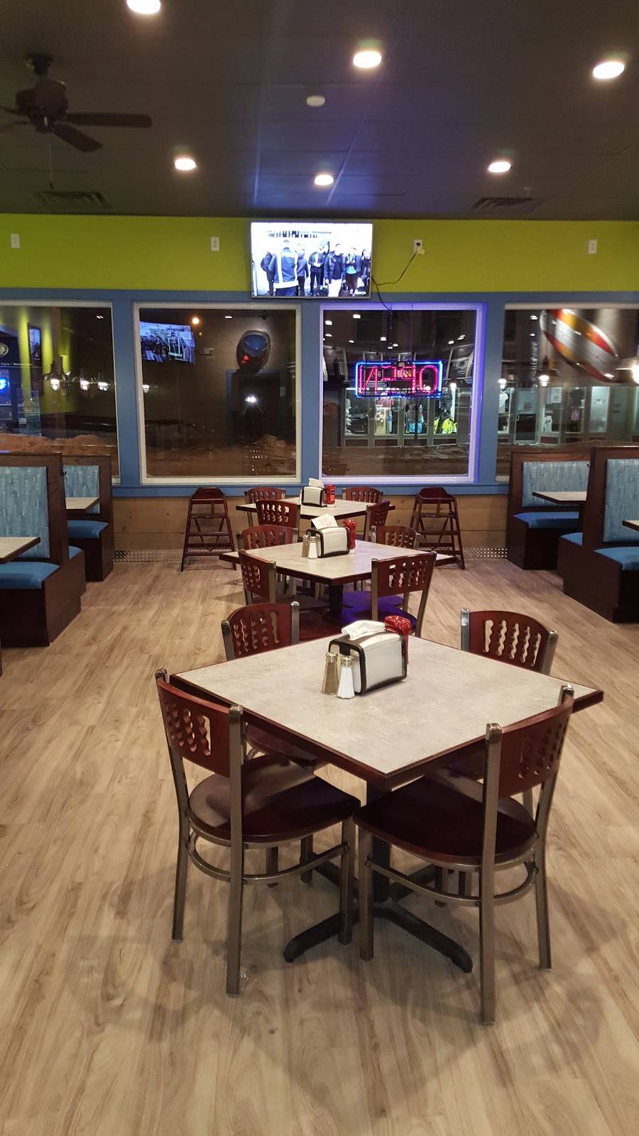 Mikes Pizza | restaurant | 315 Union St, Rockland, MA 02370, USA | 7819828887 OR +1 781-982-8887