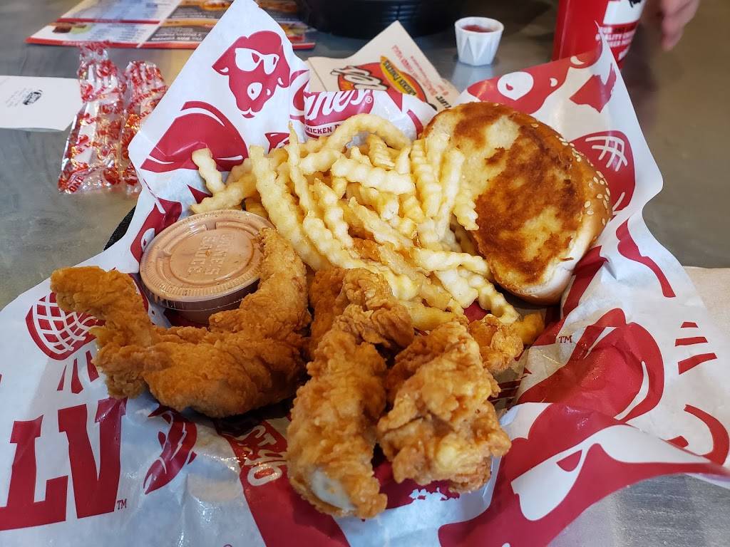 Raising Canes Chicken Fingers | meal takeaway | 60 W 63rd St, Westmont, IL 60559, USA | 6309684799 OR +1 630-968-4799