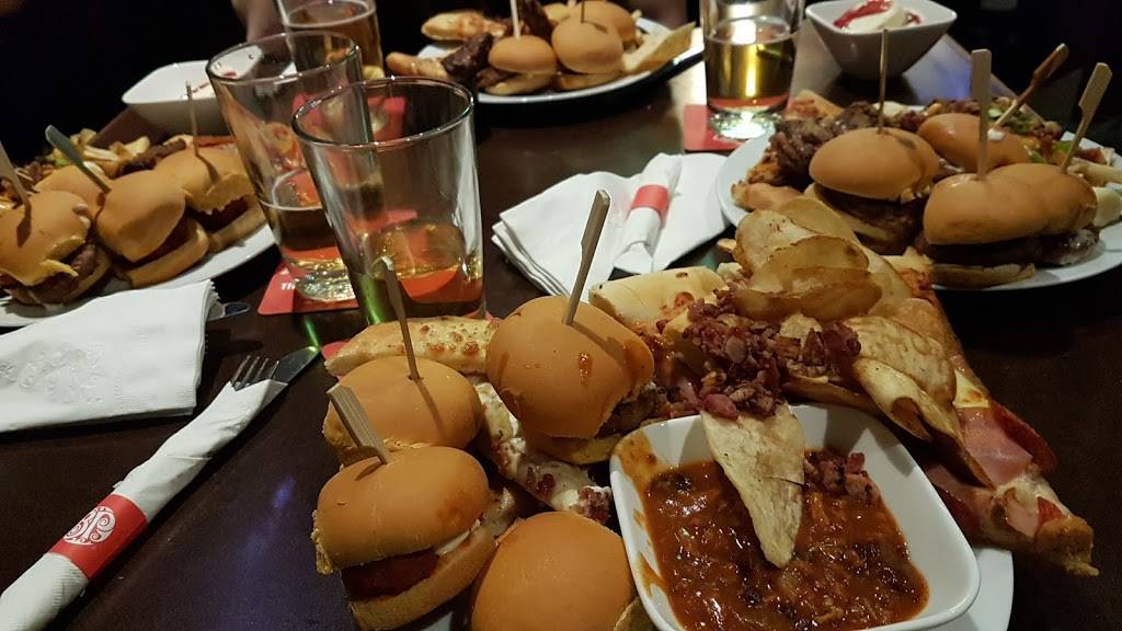 Boston Pizza | restaurant | 780 St Clair St, Chatham-Kent, ON N7L 0E8, Canada | 5193511000 OR +1 519-351-1000