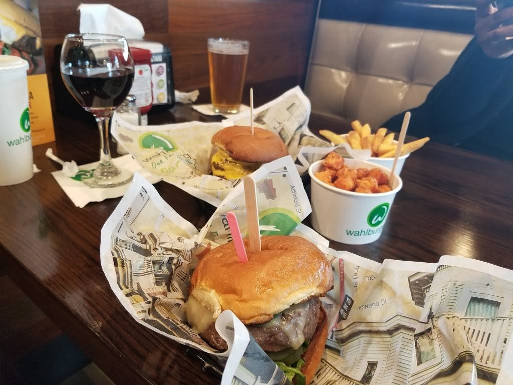 Wahlburgers | restaurant | 9 District Ave, Boston, MA 02125, USA | 6172825300 OR +1 617-282-5300