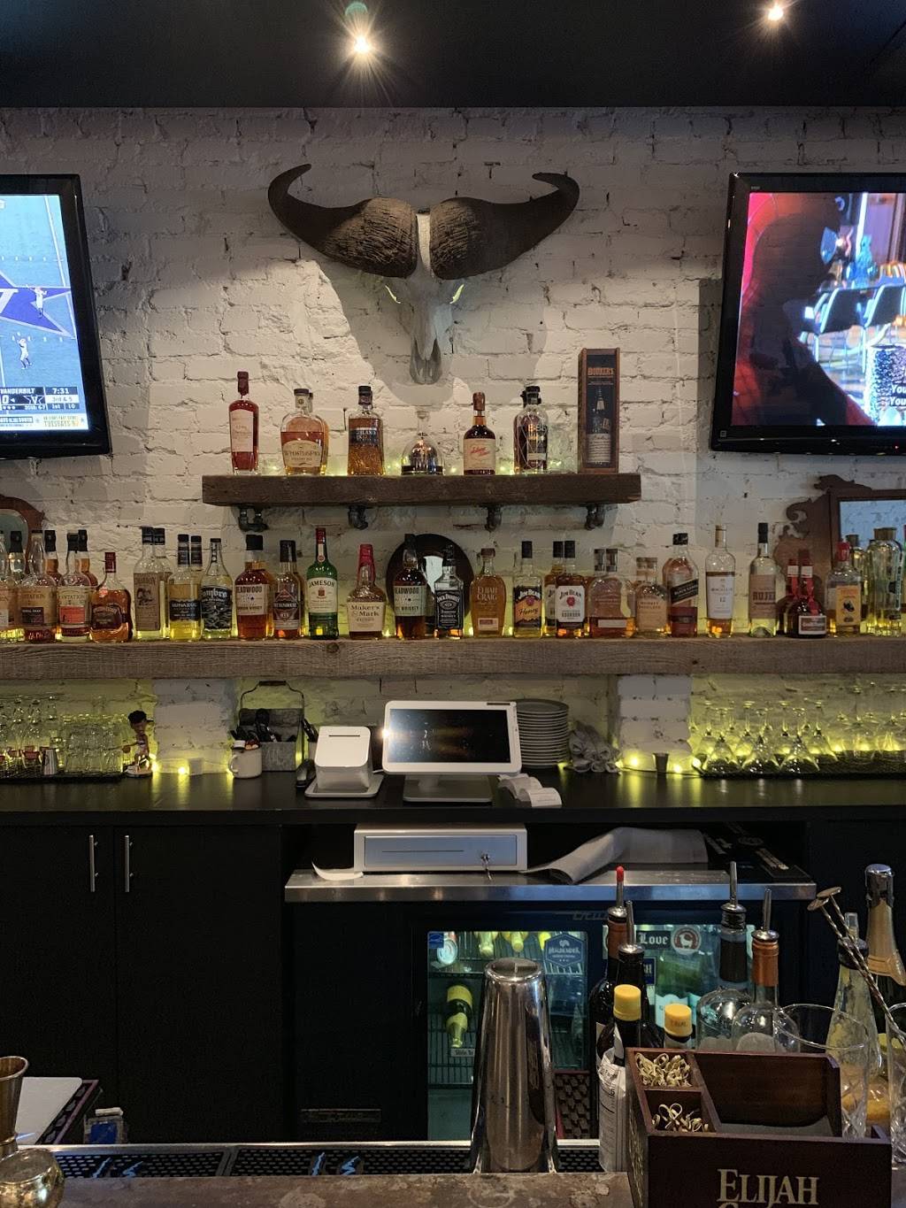 Mr. Braxton Bar & Kitchen | restaurant | 3632 Georgia Ave NW, Washington, DC 20010, USA | 2028824555 OR +1 202-882-4555