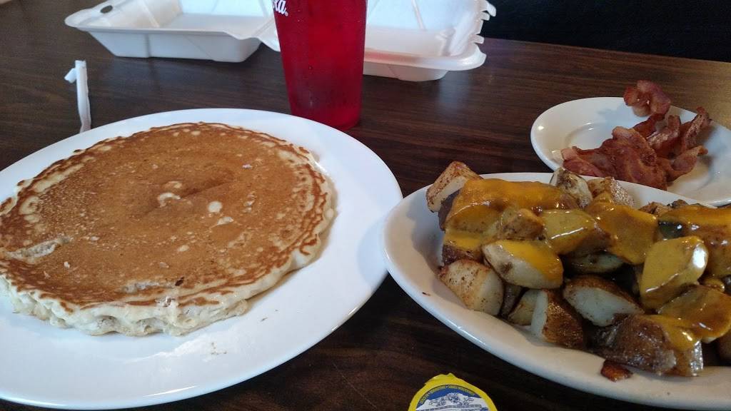 Cruis In Cafe | restaurant | 111 Four Locust Hwy, Keysville, VA 23947, USA | 4347364105 OR +1 434-736-4105