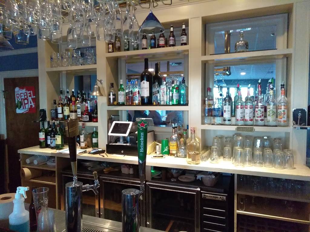 Lighthouse Waterfront Cafe | restaurant | 76 Shore Rd, Glen Cove, NY 11542, USA | 5162772088 OR +1 516-277-2088