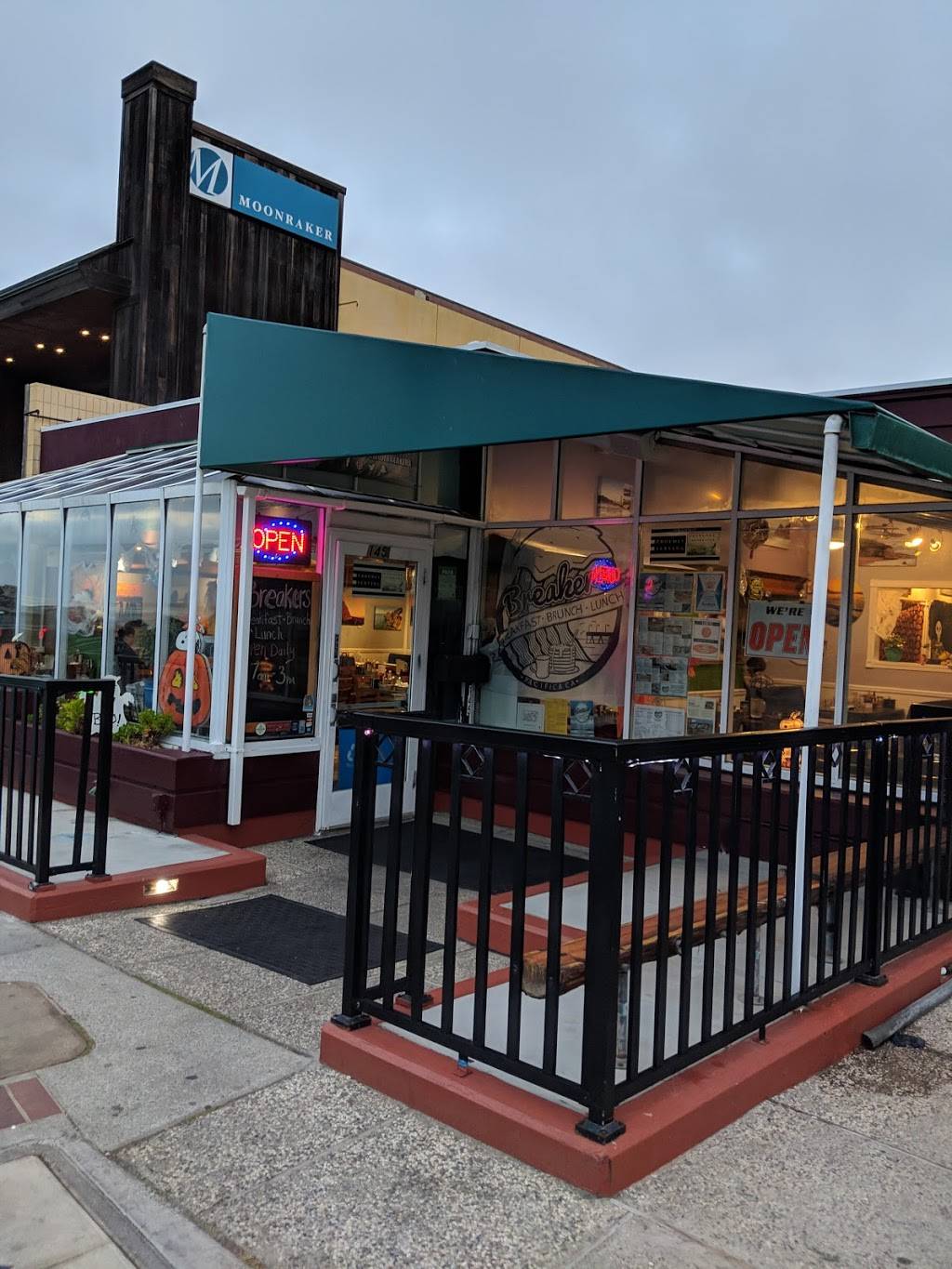 Breakers | restaurant | 145 Rockaway Beach Ave, Pacifica, CA 94044, USA | 6505571274 OR +1 650-557-1274