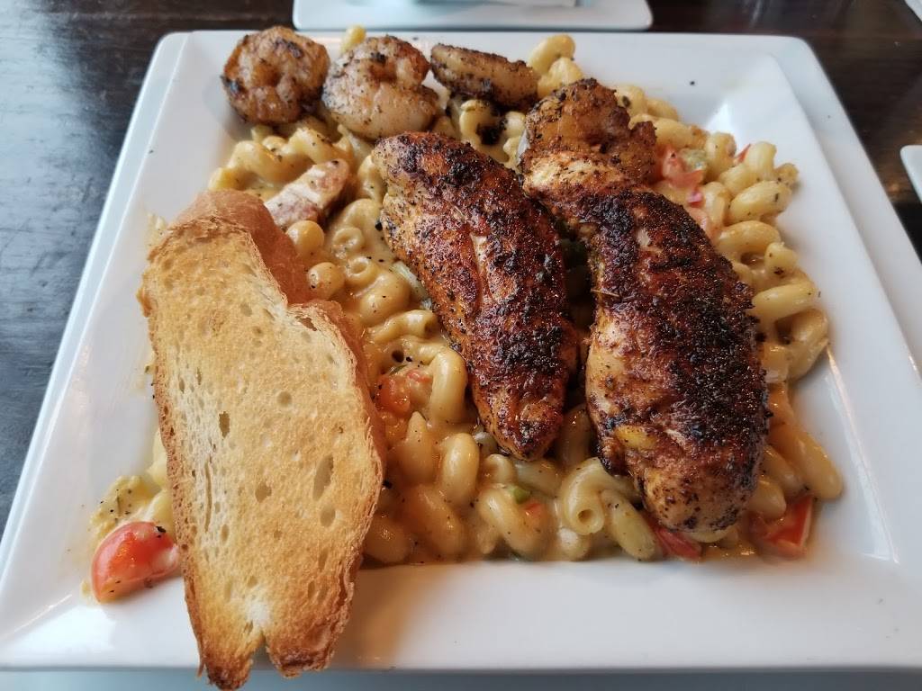 The Levee Bar & Grill | restaurant | 1 Bridge Ave, Northport, AL 35476, USA | 2056323136 OR +1 205-632-3136