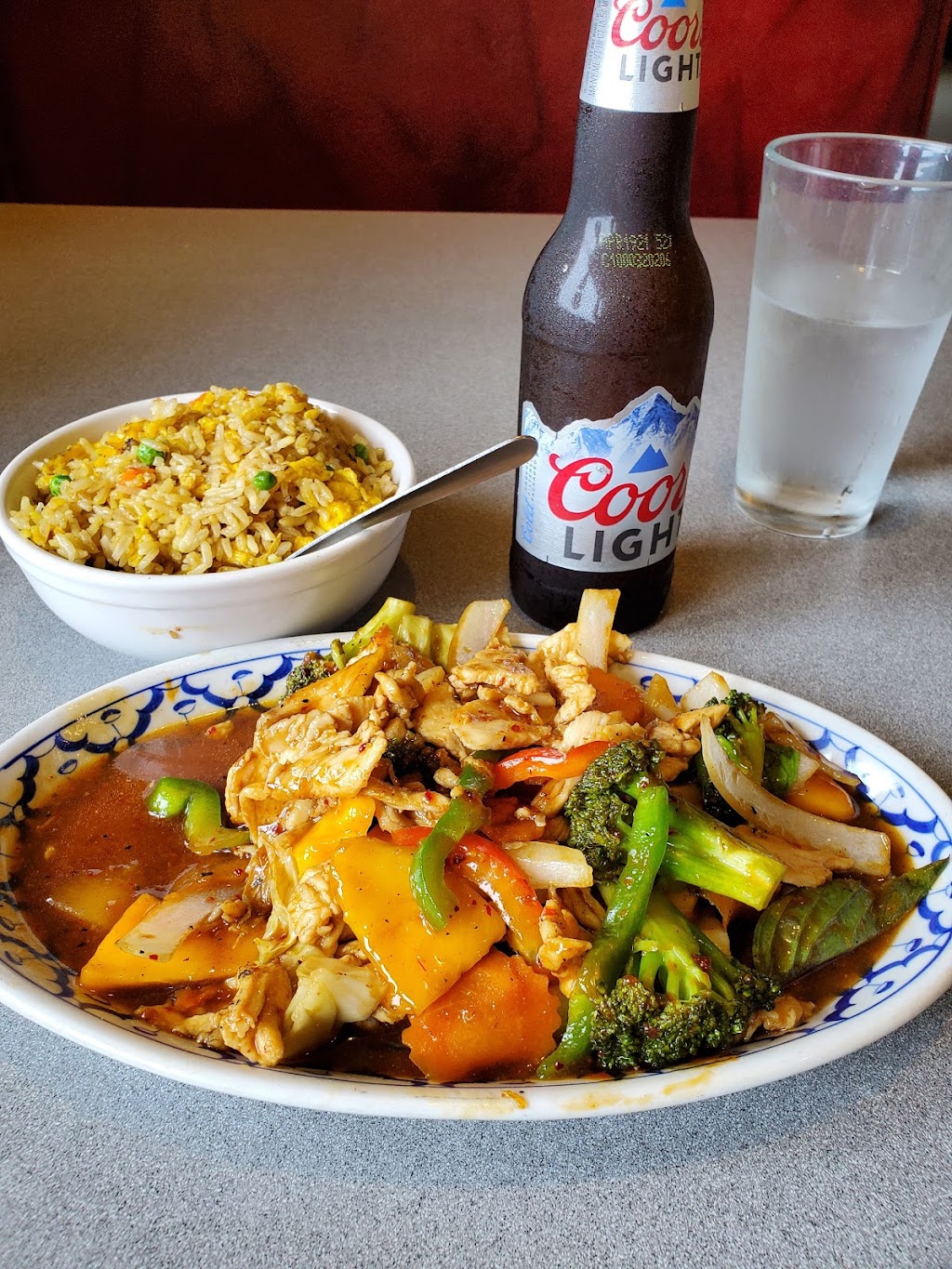 Lucky Thai Elephant Restaurant | restaurant | 807 SW Coast Hwy, Newport, OR 97365, USA | 5412652959 OR +1 541-265-2959