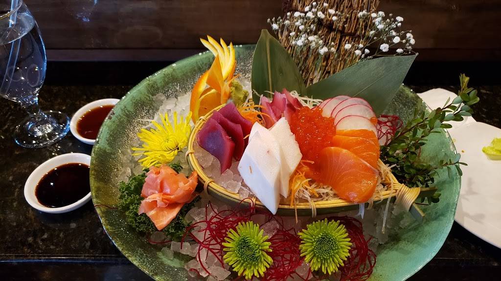 Siam Thai & Sushi | restaurant | 5460 E Bay Dr suite 100, Clearwater, FL 33764, USA | 7272210808 OR +1 727-221-0808