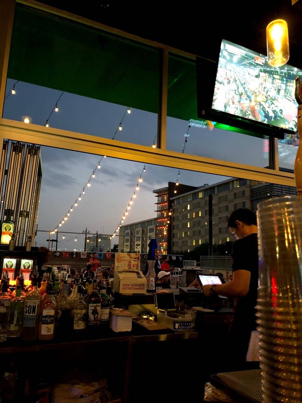 Calhouns Rooftop | restaurant | 4701 Calhoun Rd #200, Houston, TX 77004, USA | 8326498849 OR +1 832-649-8849