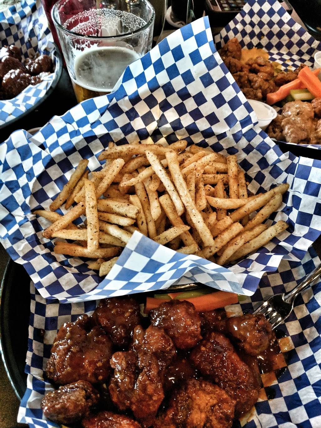 Bootys Wings, Burgers, and Beer | restaurant | 15557 W Bell Rd suite 405, Surprise, AZ 85374, USA | 6235467757 OR +1 623-546-7757