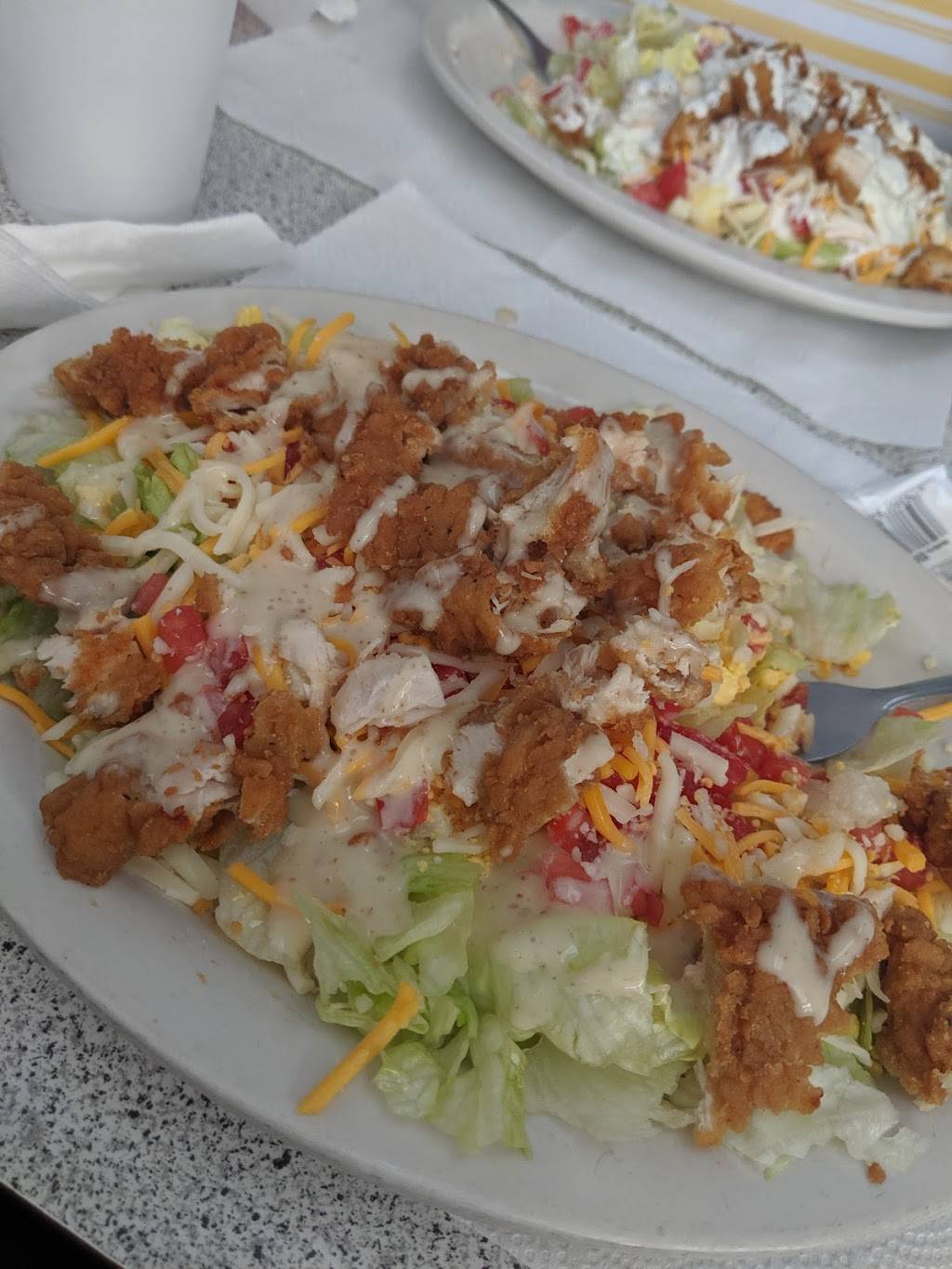 Showtime Pizza And Tanning | restaurant | 860 KY-15, Jackson, KY 41339, USA | 6066667444 OR +1 606-666-7444