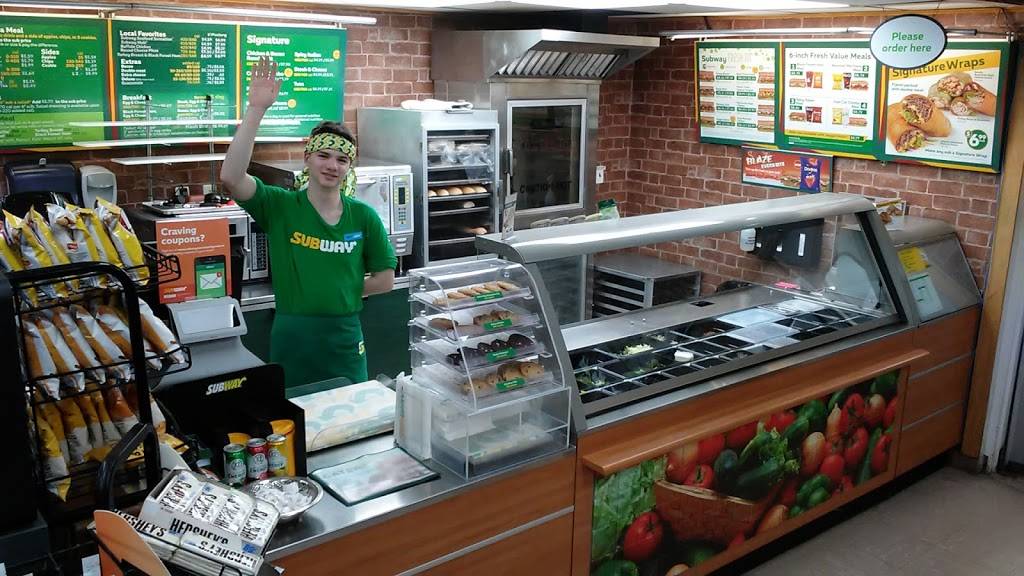 Subway | restaurant | 211 E Main St, Pinckney, MI 48169, USA | 7348785620 OR +1 734-878-5620