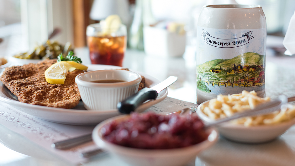 Edelweiss Restaurant | restaurant | 19 Edelweuiss Lane, Staunton, VA 24401, USA | 5403371203 OR +1 540-337-1203