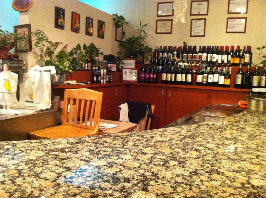 Rearn Thai Restaurant | restaurant | 5120 W Market St, Greensboro, NC 27409, USA | 3362925901 OR +1 336-292-5901