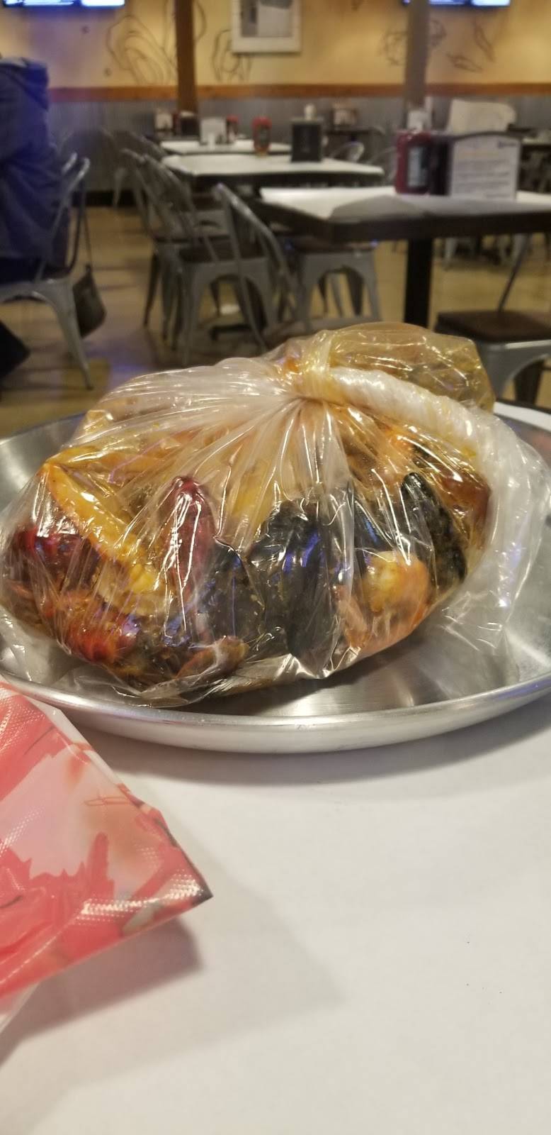 Nola Seafood Boil | restaurant | 11135 Pendleton Pike Suite 400, Indianapolis, IN 46236, USA | 3178267282 OR +1 317-826-7282