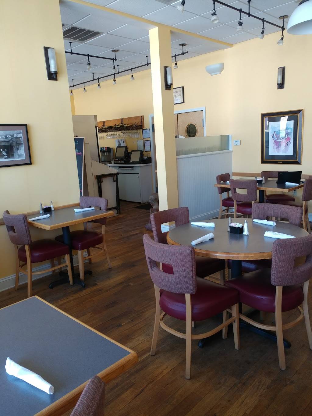 Two Tree Restaurant | restaurant | 401 Cypress St, Millington, MD 21651, USA | 4109285887 OR +1 410-928-5887