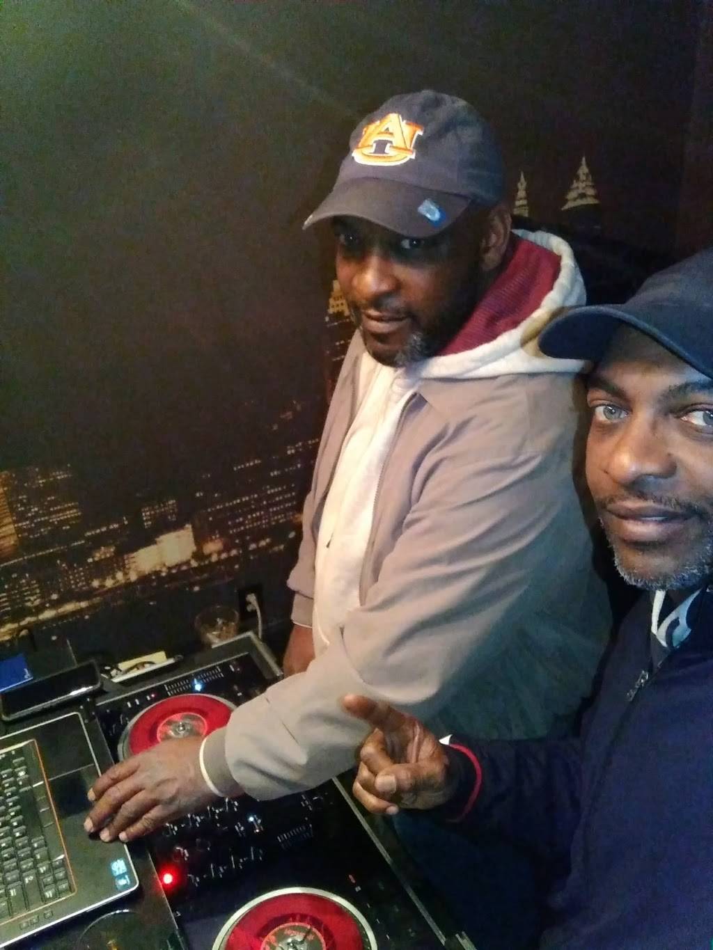 Three Kings bar and lounge | restaurant | 21899 Emery Rd, Warrensville Heights, OH 44128, USA | 2166393780 OR +1 216-639-3780