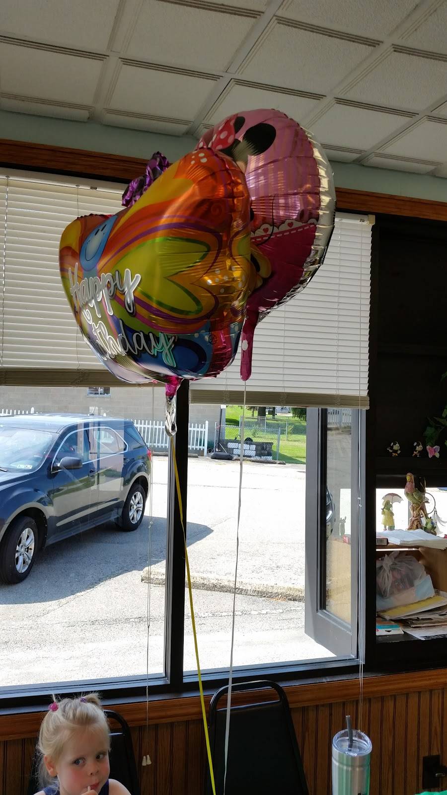 Smillies Family Restaurant | restaurant | 6557 PA-819, Mt Pleasant, PA 15666, USA | 7245475611 OR +1 724-547-5611