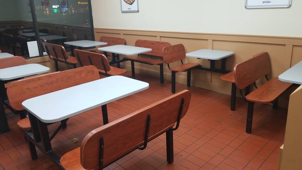 Valentine | restaurant | 450 Boulevard de Mortagne, Boucherville, QC J4B 1B8, Canada | 4509060644 OR +1 450-906-0644